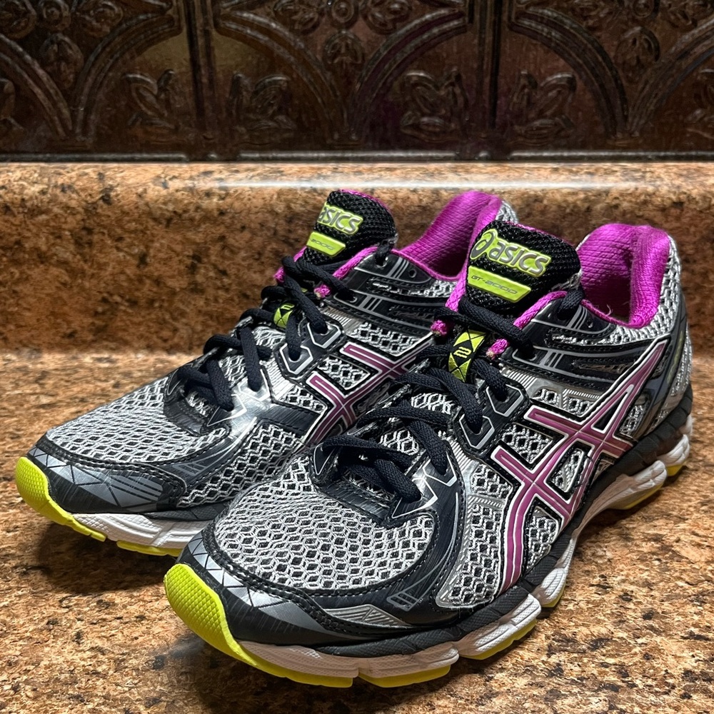 Womens Asics GT-2000 Size 8.5